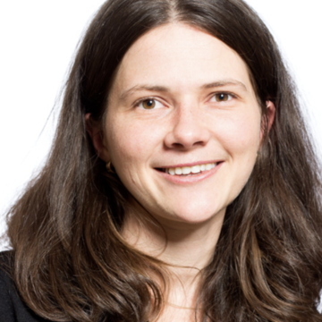 Cleoverkuijl A white woman with long brown hair and brown eyes smiles at the camera.