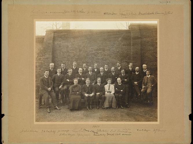 lister institute group photograph with names wellcome l0068570